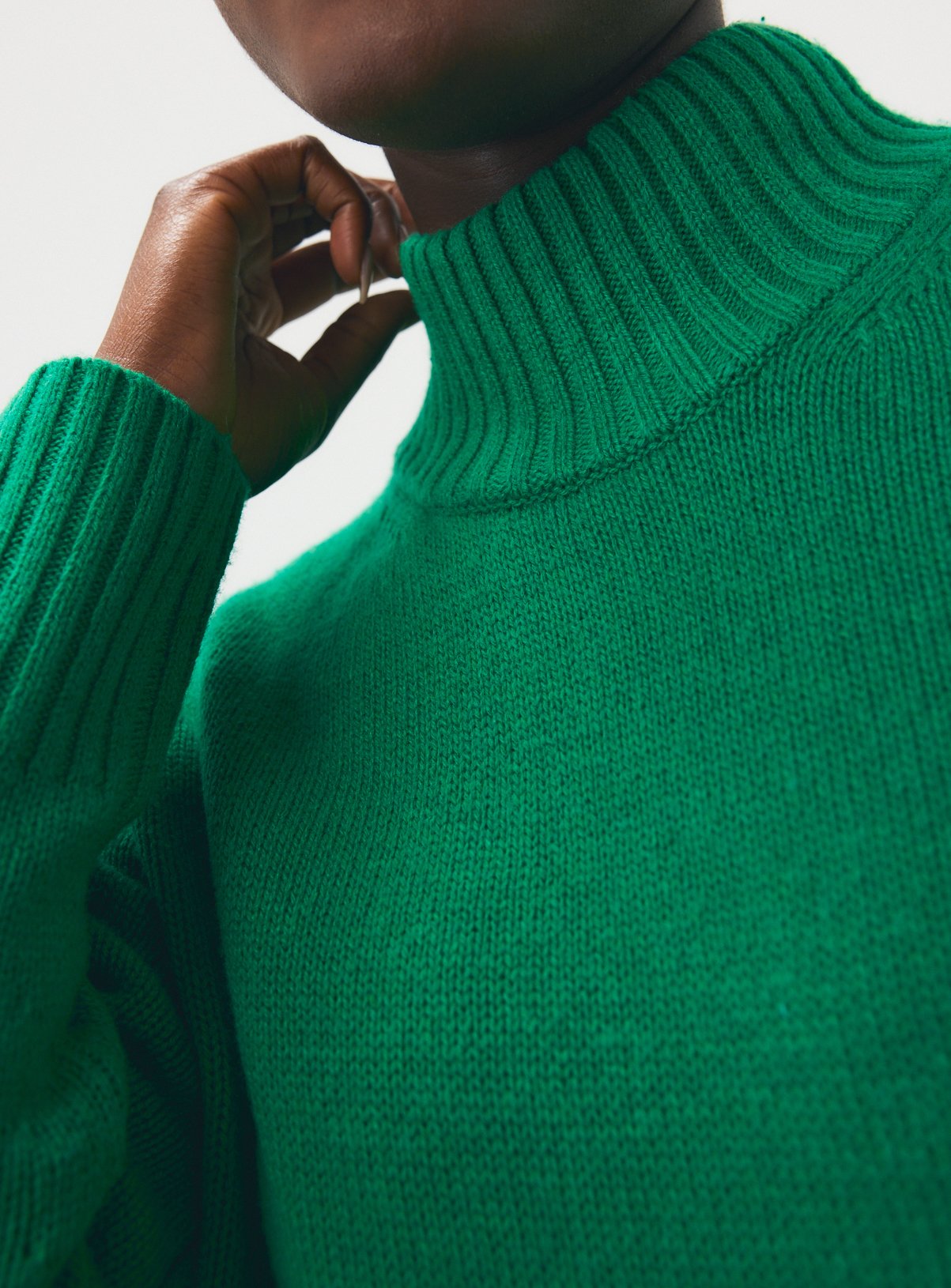 Bright Green Pure Lambswool High Neck Jumper L - Image 1 thumbnail
